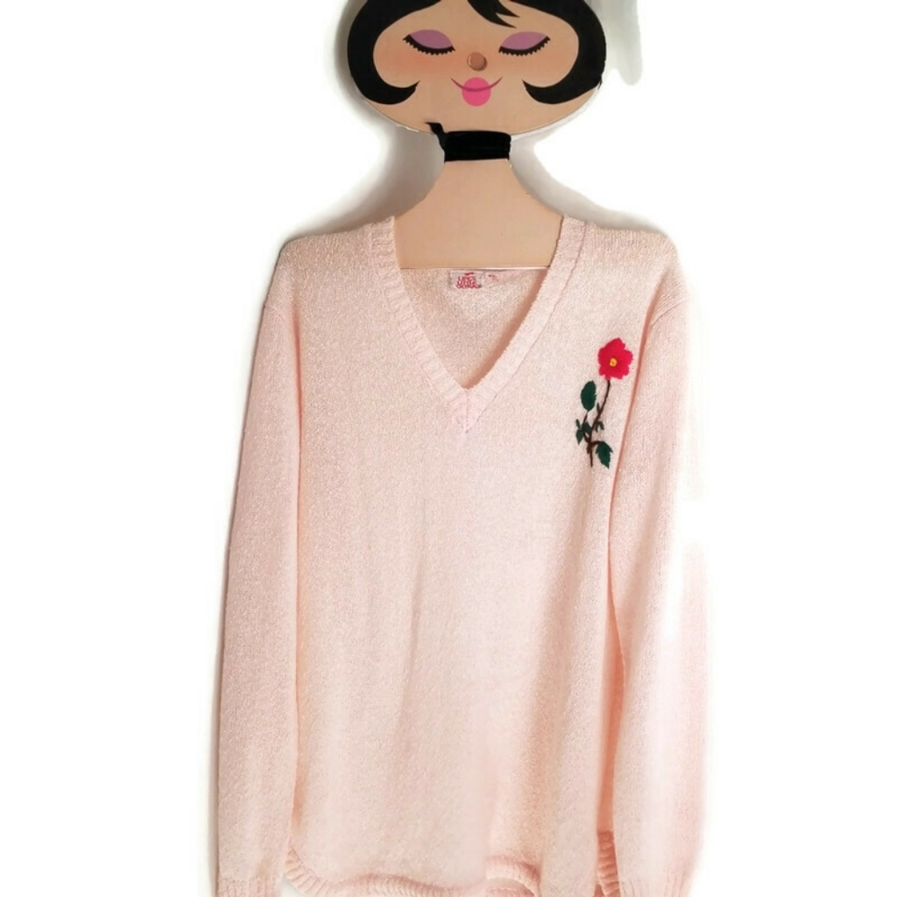 Beautiful! Vintage Sweater w/ Rose Detail
